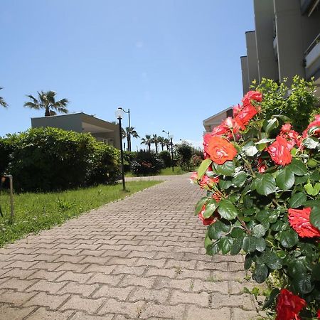 Residence Le Palme Montesilvano Marina Exterior foto